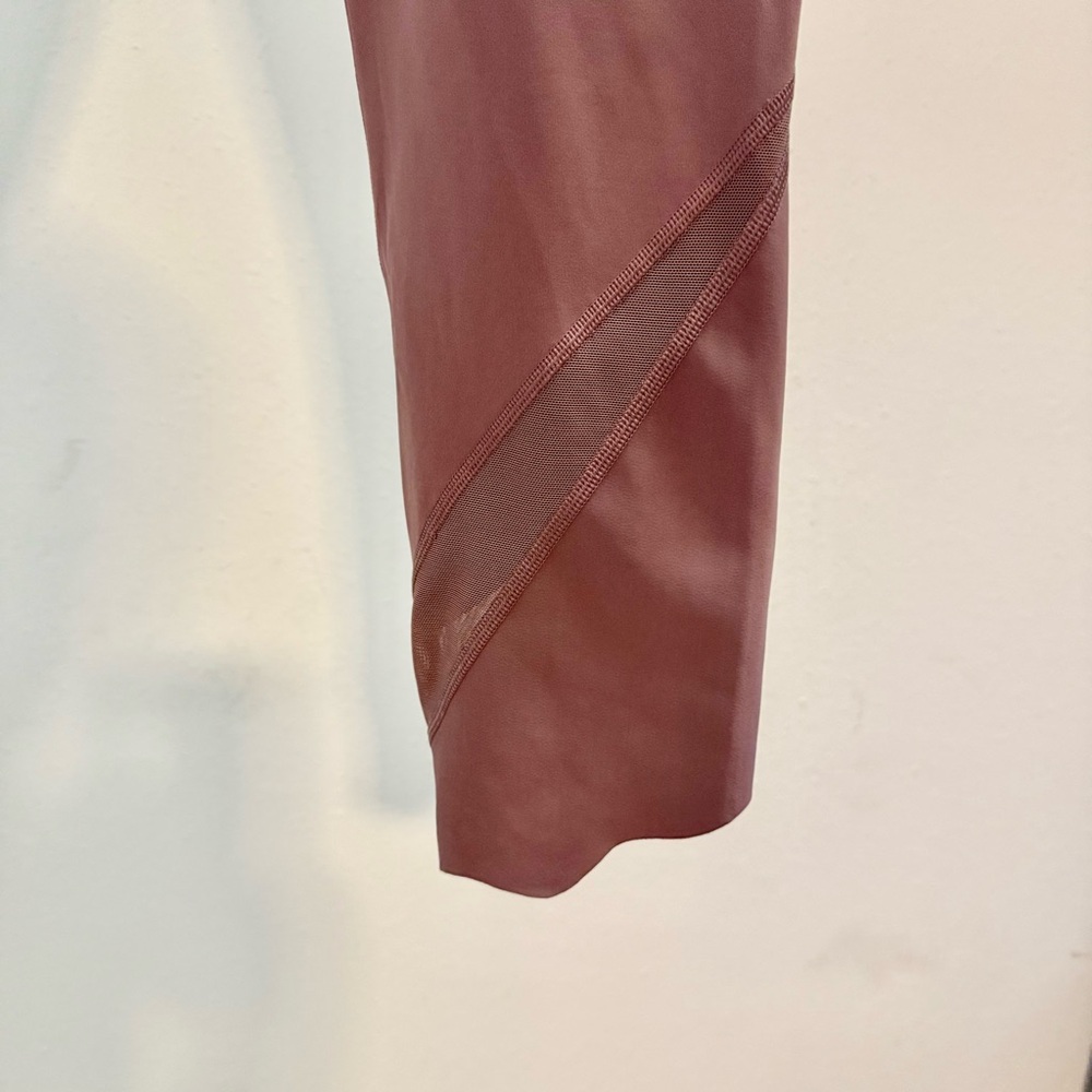 Lululemon Wunder Under Crop High-Rise Sz.10 - Picture 7 of 9